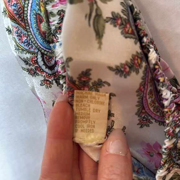 Victoria's Secret Vintage Gold Label Paisley/Rose Silky Pajama Set. Size Small. - Picture 10 of 10